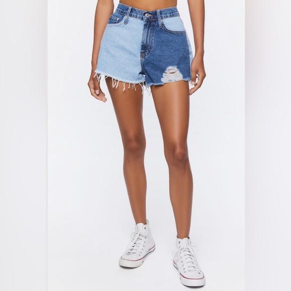 NWOT! Forever21 Colorblock Frayed Denim Shorts: Size 27 - Picture 3 of 9